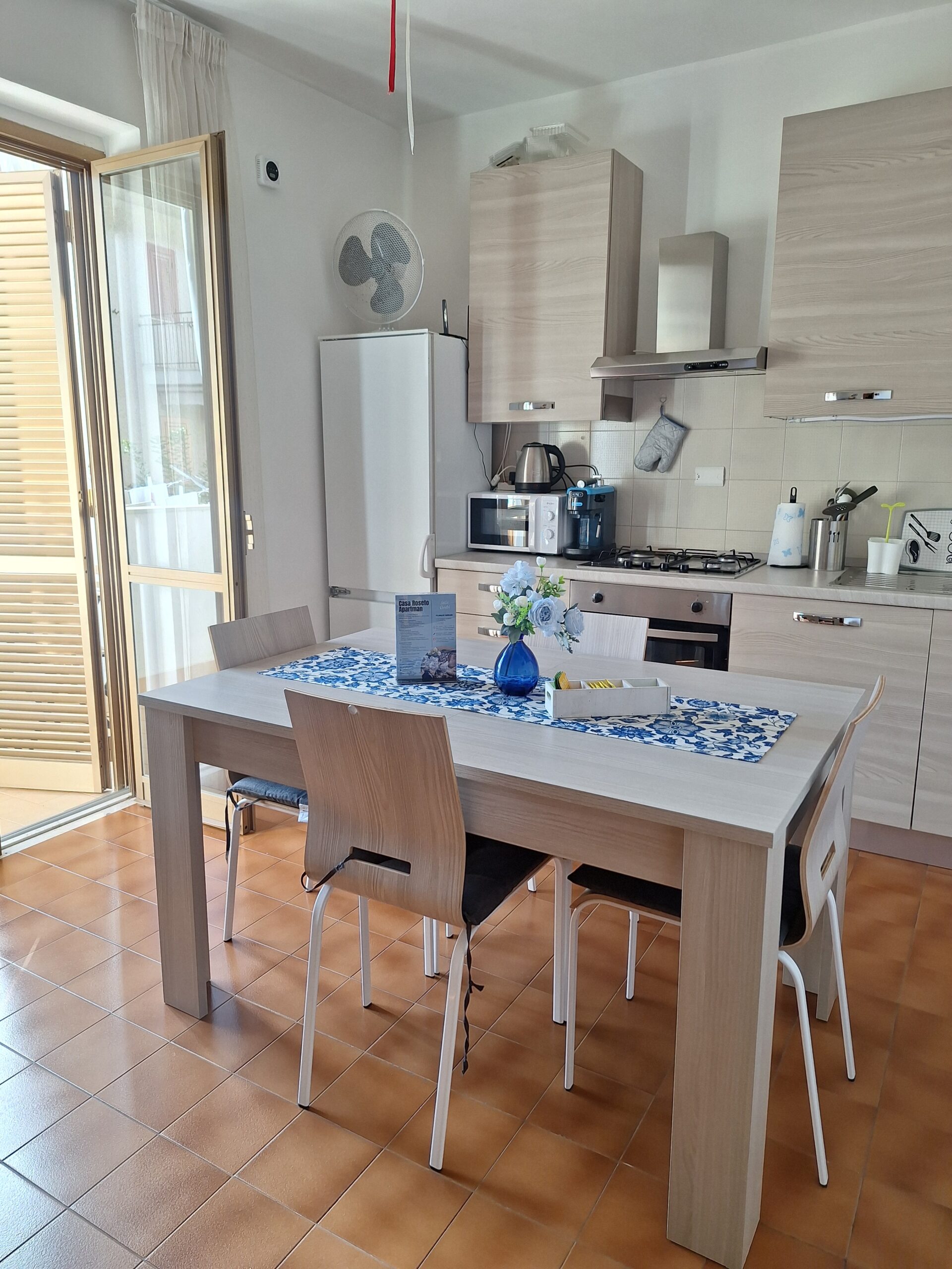 Apartman konyhája Hello Roseto